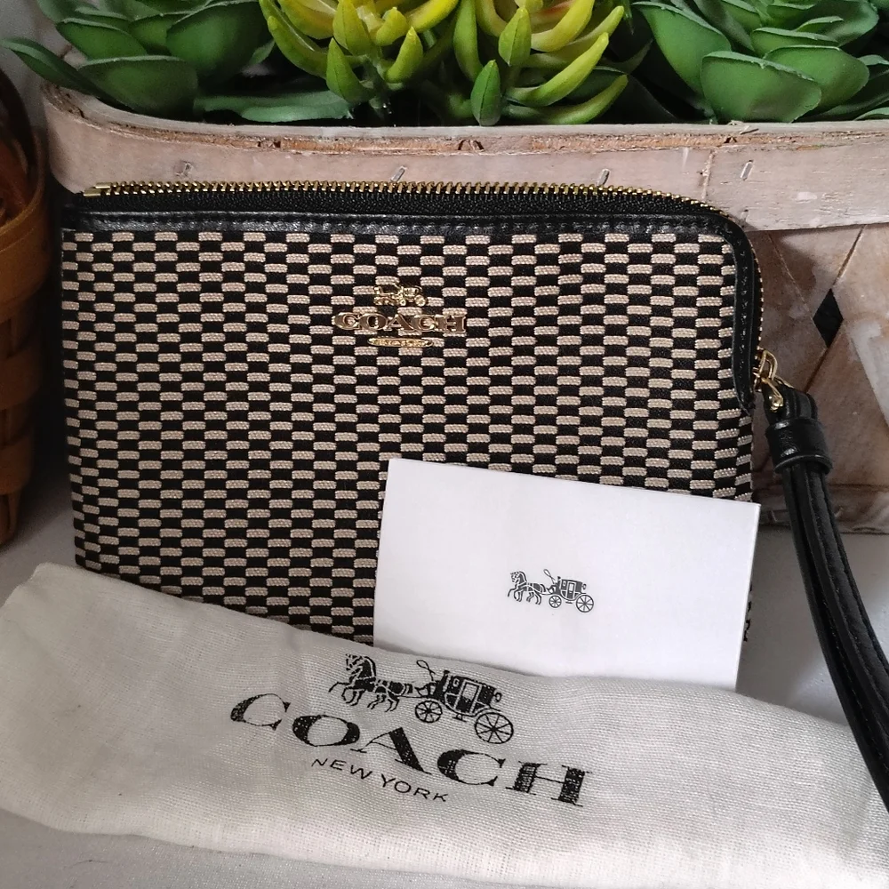 👛Coach Legacy Corner Zip Wristlet F13311 NWOT - Picture 4 of 9